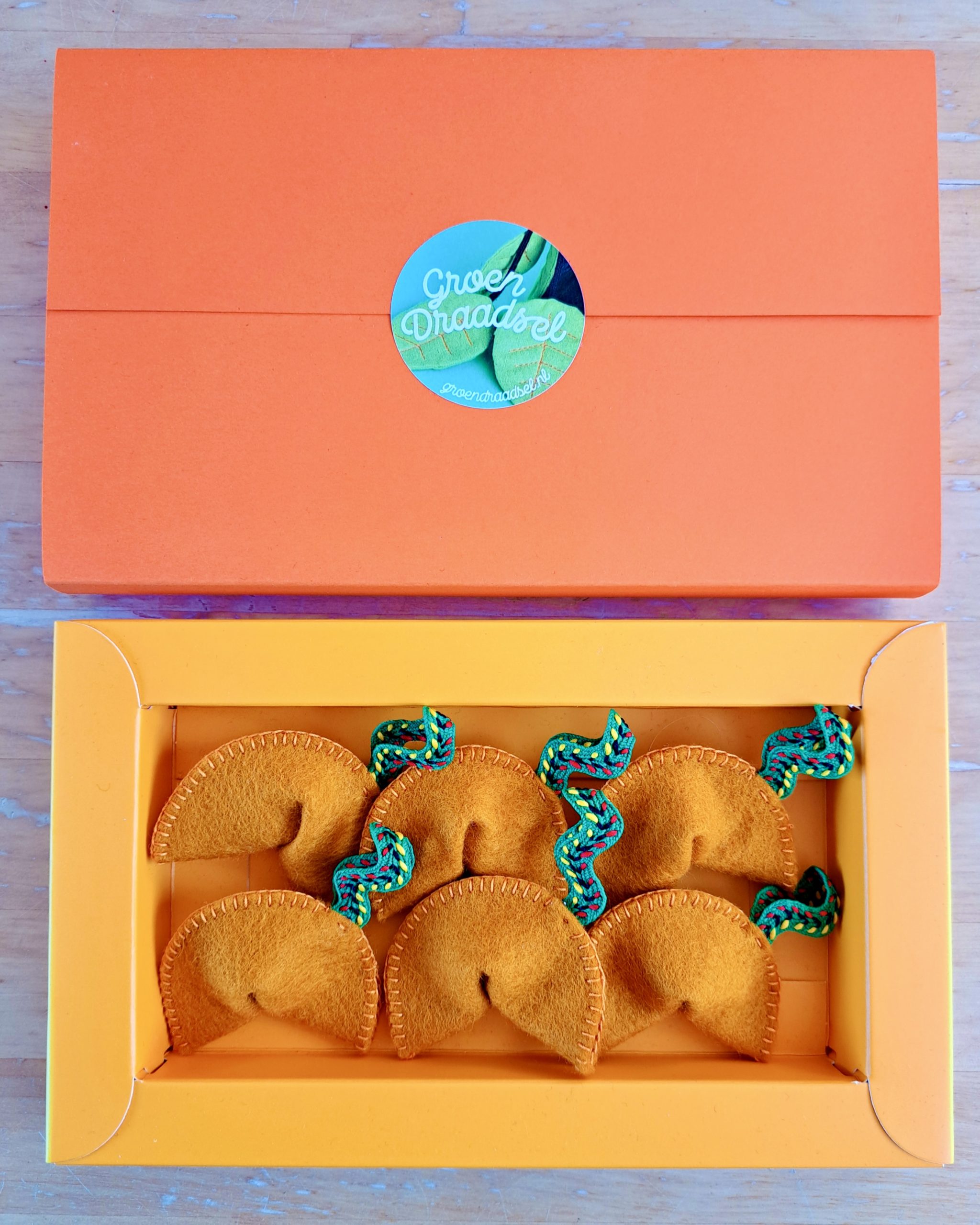 Gelukskoekjes met Groengolvend Lint, zes stuks in Doosje