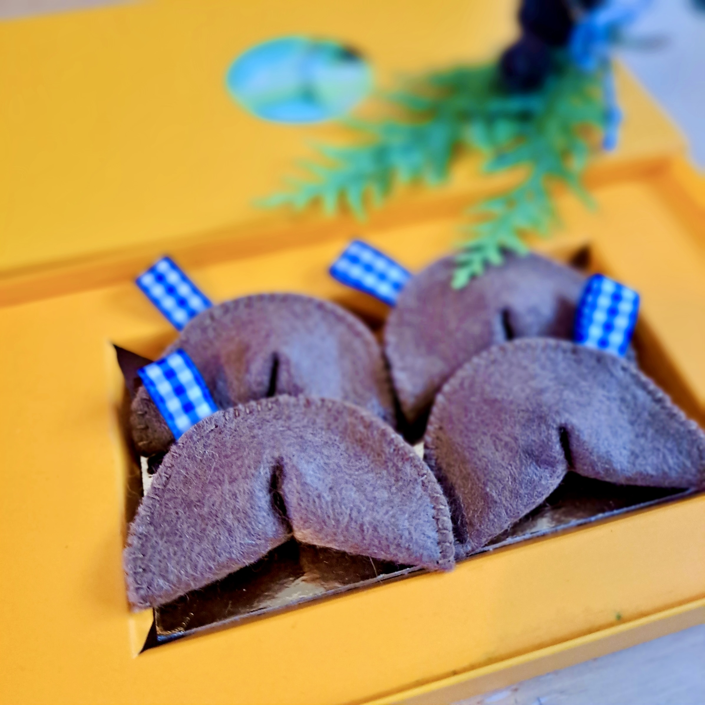 4 Gelukskoekjes met blauw wit geblokt lint, vier stuks in een doosje - Afbeelding 4