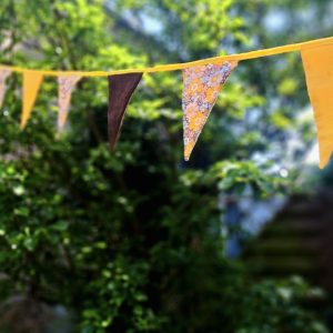 Slinger met Bruin ribfluweel en Bloemen