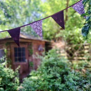 Bruine Slinger met Ribfluweel en Bloemetjes